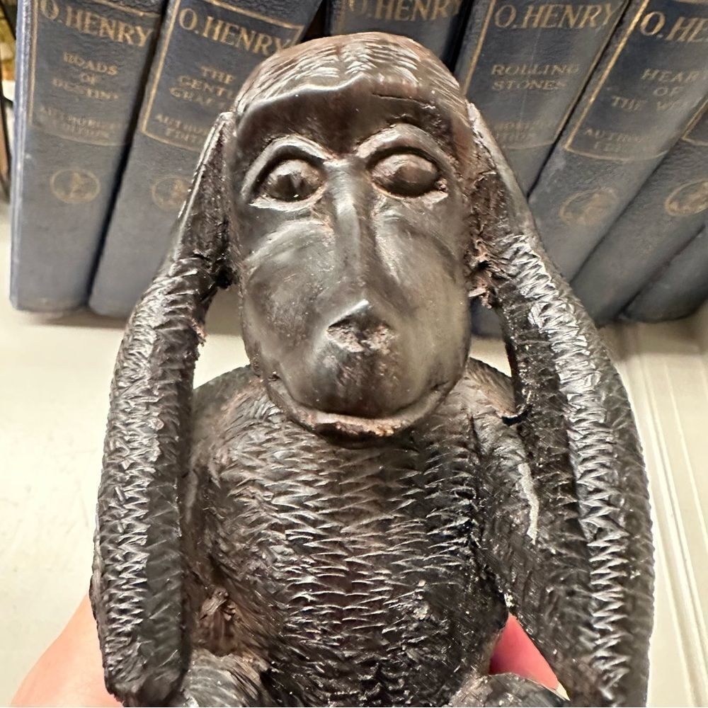 Vintage | Hand Carved ebony wood “HEAR NO EVIL” monkey wooden statue 6.5” - Picture 7 of 11